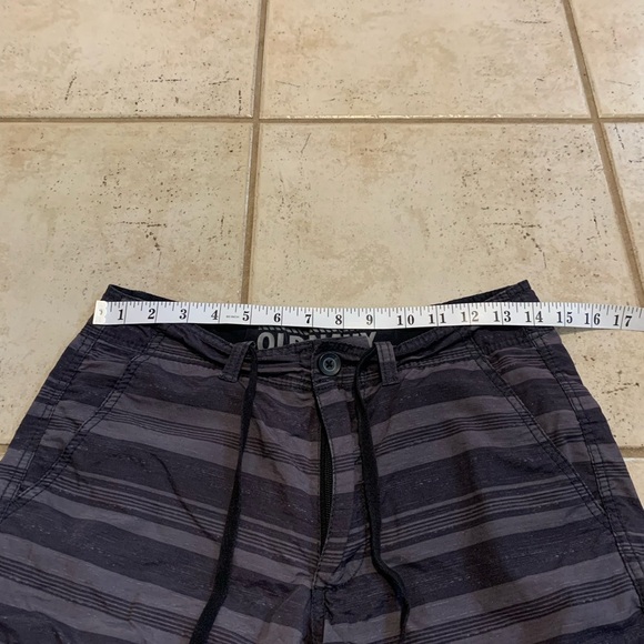 Old Navy Men's Striped Cargo Shorts Size 28 - Picture 3 of 6
